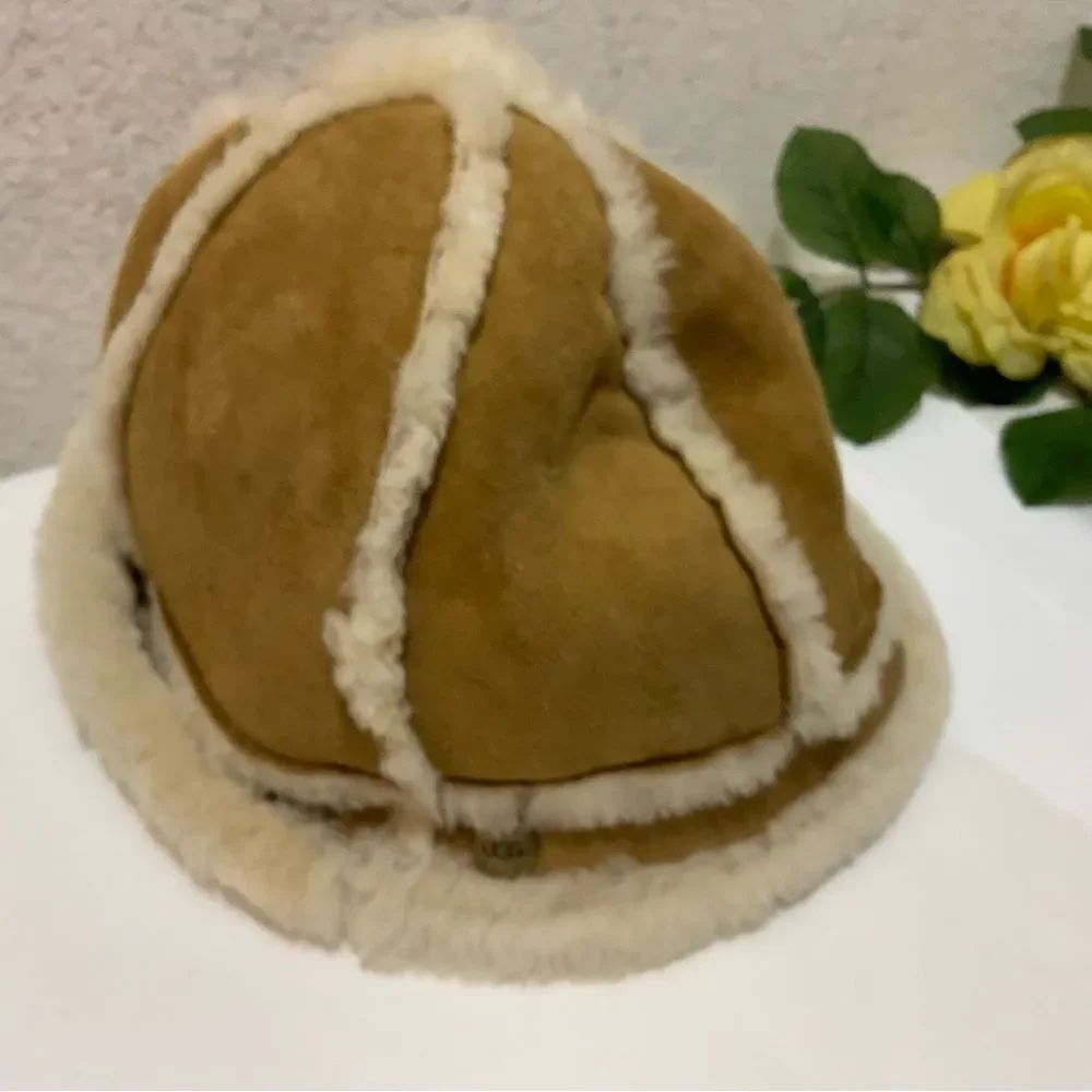 Ugg one size UGG Sheepskin Bucket Hat Sz.one size Tan fur